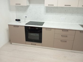 Кухонный гарнитур высокий Латте 3000 мм, Стол. 26 мм в Екатеринбурге - mebel-e96.ru